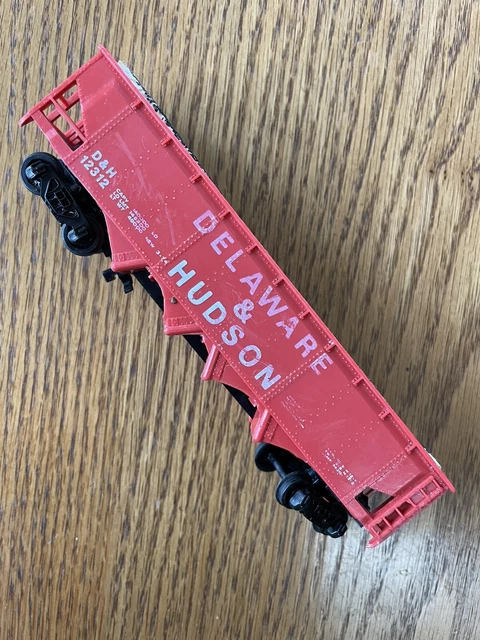 HO Bachmann Delaware & Hudson 40’ 4 Bay Hopper Car D&H 12312 Faded Letters