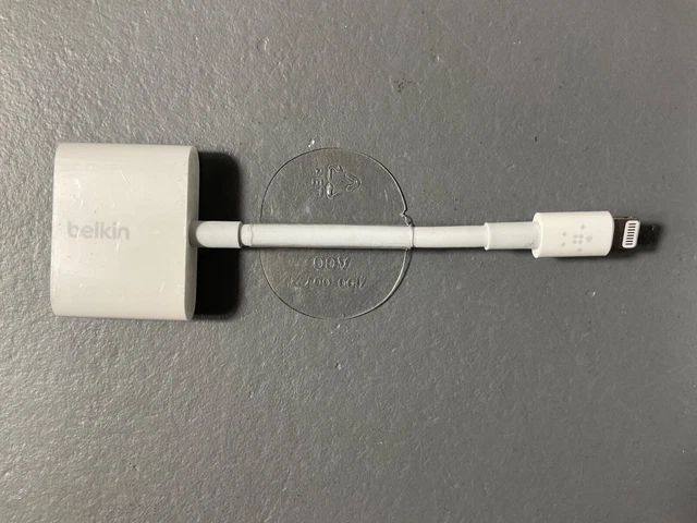 Belkin 8 Pin Connector to 3.5mm Audio Cable + Audio Charger Splitter White - NEW