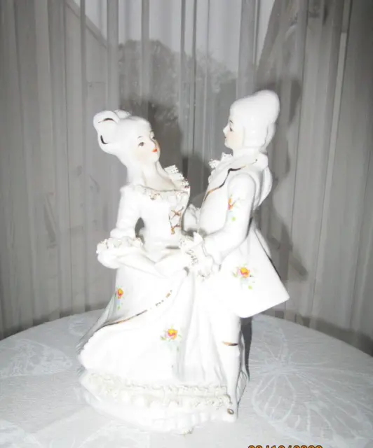 Porzellanfigur, Tanzendes Liebespaar , Rokoko, antik