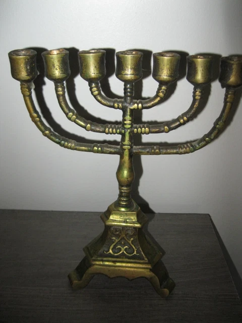 Chandelier Juif à 7 Ou à 9 Branches, Menorah, Hanoukkia - Slow Journeys Mag