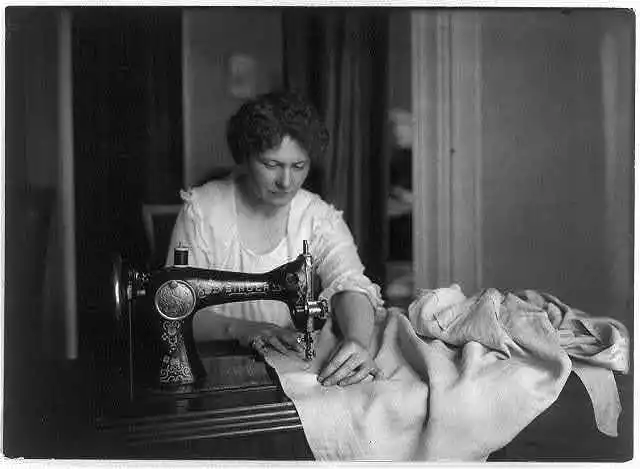 Women's war work,1917-1918,mostly in New York City,Singer sewing machine
