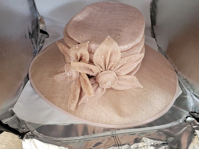 Cappello da sposa Nigel Rayment salmone fiori rosa madre della sposa corse cocktail
