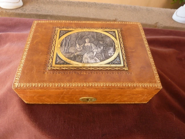 boite cuir et metal,bergere d'apres baudoin,18x13x6cm
