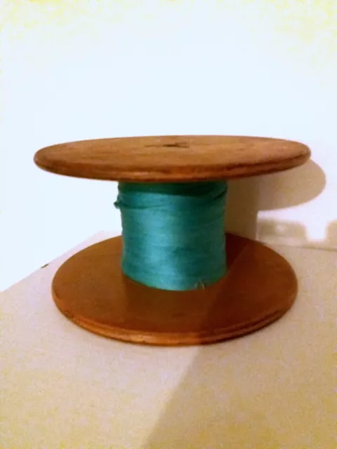 Trés grande bobine textile de filature en bois diamètre 20 cm, hauteur 11 cm 2