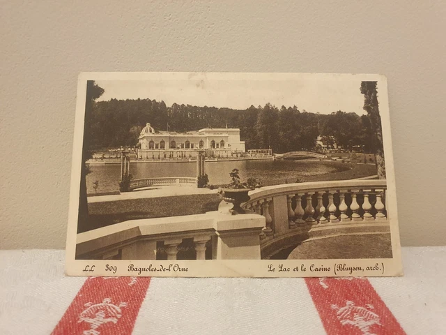 Cpa Bagnoles-de-l'OrneLe Lac et le Casino (Bluysen, arch.)