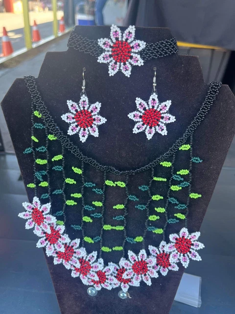 New Huichol Mexican Hand Made Beaded Folk Art Peyote  Flower Necklace 4 Piece