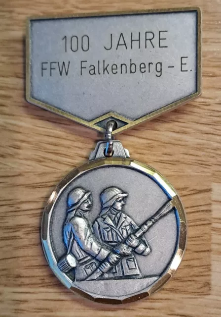 Feuerwehr Orden/Anhänger 100 JAHRE FFW Falkenberg-E. DDR