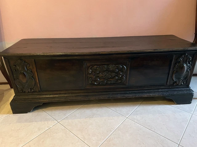 Antica cassapanca epoca fine 600-700 in legno di noce