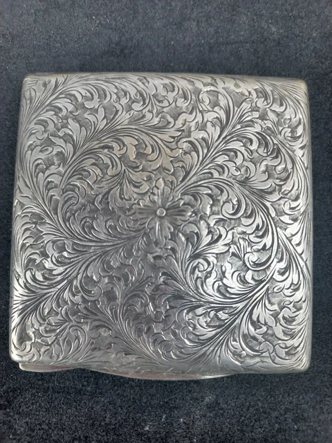 Ancien Poudrier en Argent Gravé Ciselé Décors de Feuillage
