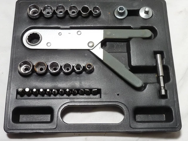28pcs Ratcheting Squeeze Wrench Set ¼” Dr 6pt Sockets SAE/Metric Screwdriver & H
