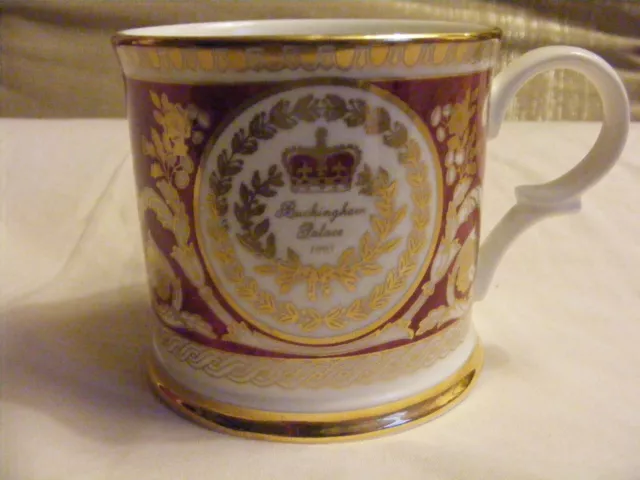 Buckingham Palace Official Souvenir Bone China Mug - 1995 - Red, Gold & White