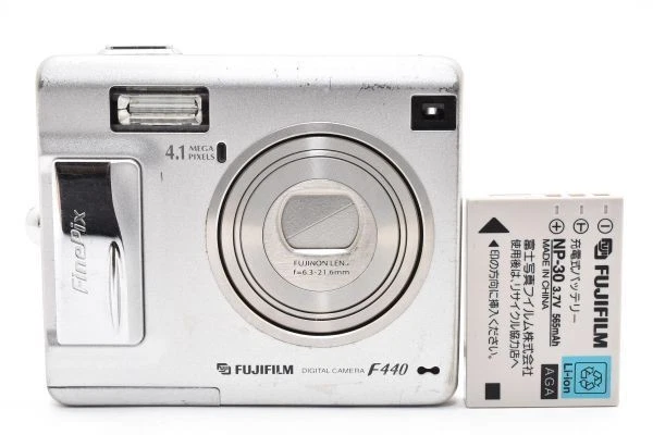 FUJIFILM FINEPIX F440 Silver Compact Digital Camera Tested Working