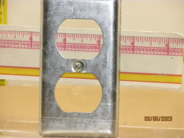 The listing is for: Raco 1-Gang Electrical Handy Box ReceptacleCover(1-Pictured)