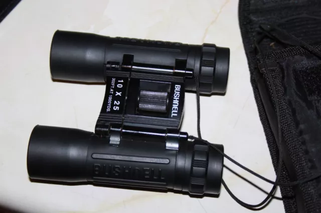 Bushnell 10 X 25 Folding  Binoculars (302Ft At 1000 Yards ) And Carry Case