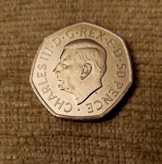 HERVORRAGENDE 2022 ""KING CHARLES III"" 50p MÜNZE (NEU aus versiegelter Tasche)