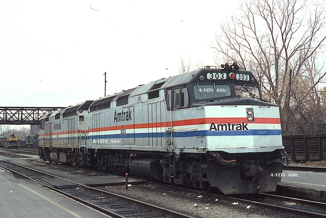 BIN  Orig slide AMTK Amtrak EMD F40PH  303 VINTAGE Rensselaer NY 1979