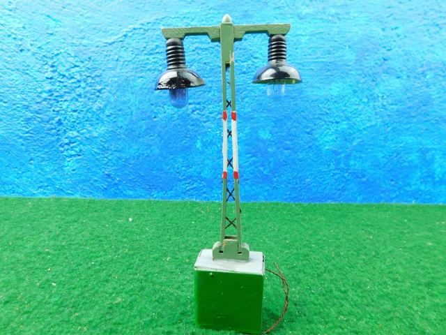 D11 Spur 0  Lampe Leuchte Gittermastlampe 2armig 14cm + 3,5cm Sockel