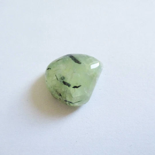 Préhnite cabochon pierre fine 21x17x8mm gemme multicolore reiki chakra plexus