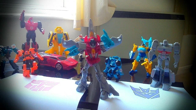 TRANSFORMERS BUNDLE (X 10. Rescue Bots, Animated, Cyberverse Starscream