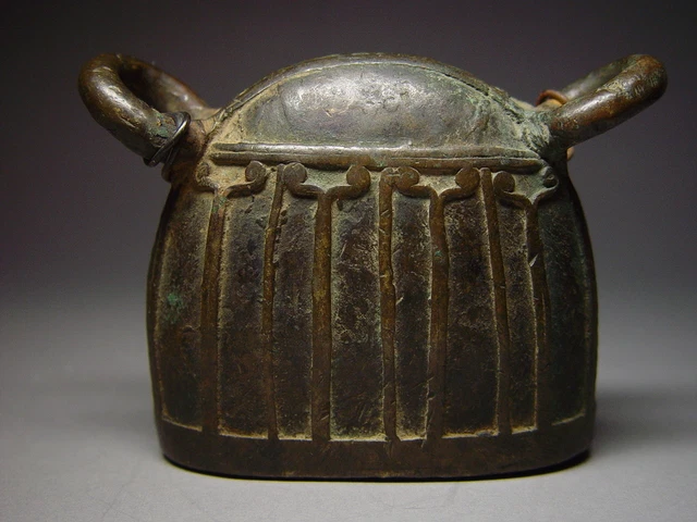 ANTIQUE BURMESE BRONZE 'MANDALAY' WATER BUFFALO BELL. MYANMAR, 19th C. 9