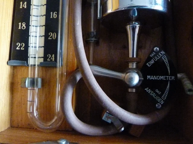 Antiker Pneumothorax Apparat für Ärzte von Prof. Dr. Erich Leschke um 1930 16