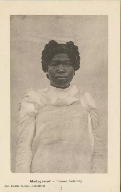 Carte Postale / Postcard / Madagascar Femme Antonasy