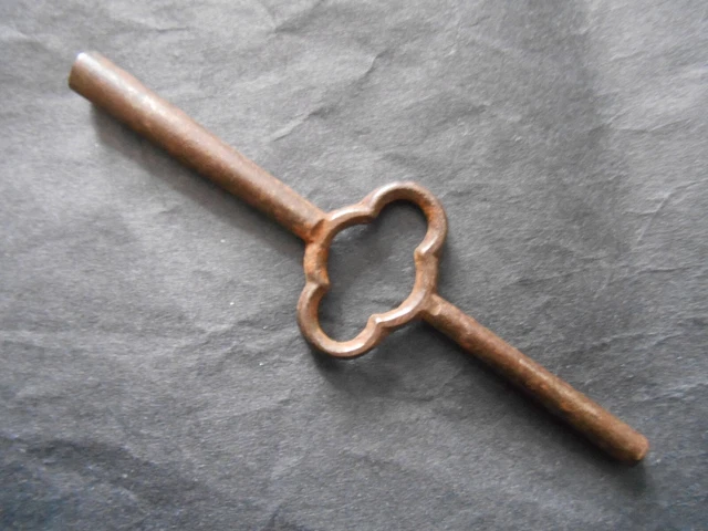 clef clé double pour pendulette d'officier / de voyage carré de 5.75