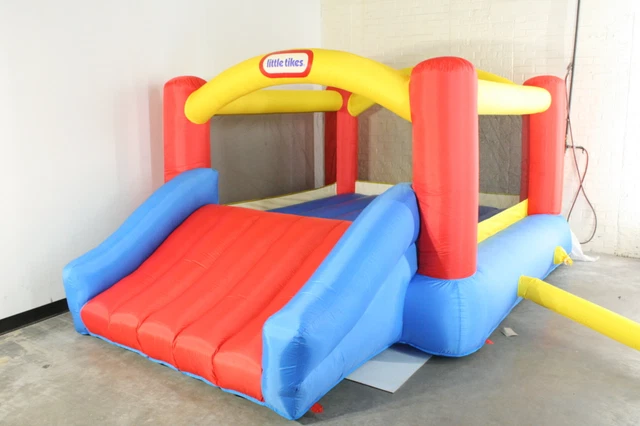 Little Tikes 620072X1 Inflatable Kids Outdoor Bounce House w Heavy Duty Blower