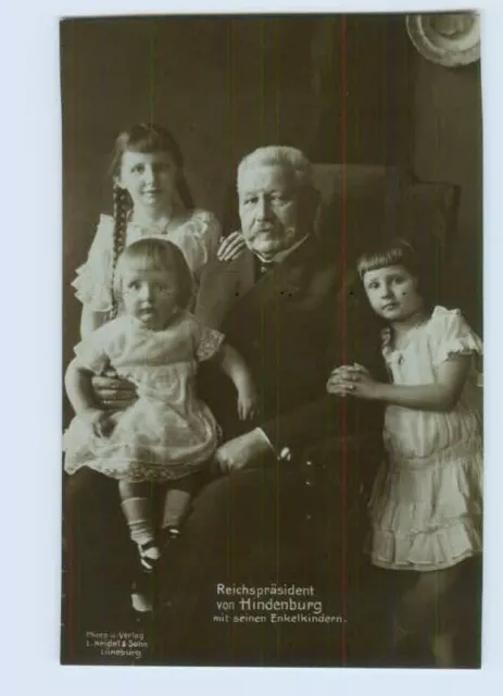 DP16/ von Hindenburg mit seinen Enkelkindern Foto AK