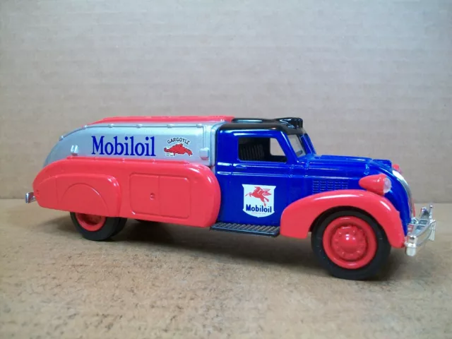 1999 ERTL ~ 1939 Dodge Airflow Tanker ~ Mobiloil/Gargoyle ~ 1:38 Scale