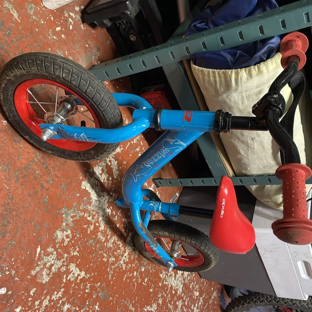 Apollo wizzer balance bike weight best sale