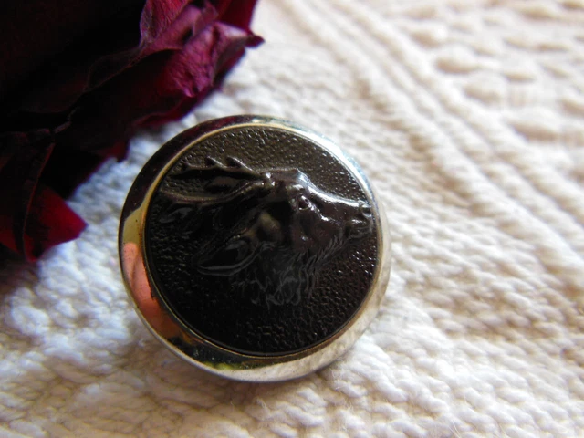 Bouton ancien en métal chasse collection venerie cerf gros  2,4 cm D13R
