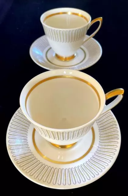 Royal Albert Capri Bone China England 2 Cups + Saucers White/Gold Trim Mcm