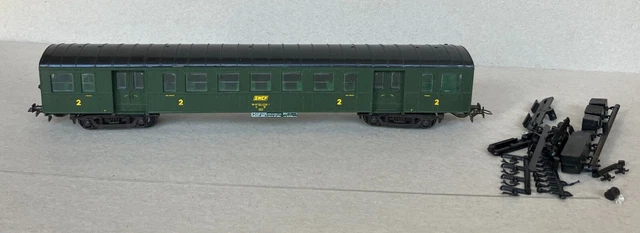 Voiture Voyageurs SNCF 2ème Classe SMCF HO Réf 472 - Vert Foncé