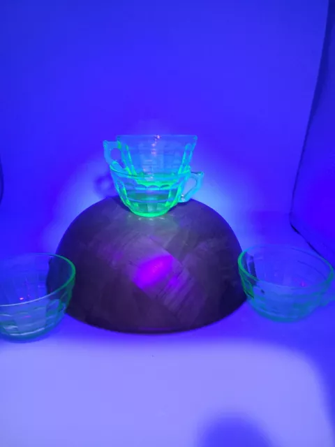 Vintage URANIUM GLASS TEA CUPS BLOCK OPTIC  GREEN DEPRESSION GLASS  Set Of 4