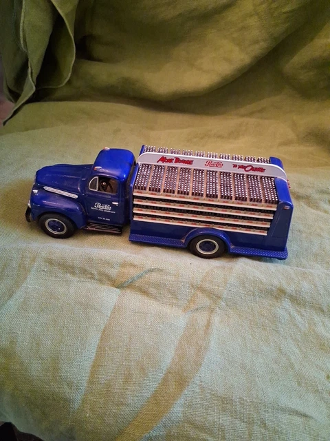 Miniature First Gear 1/34 - 1951 Ford F-6 Bottler's Truck Double Cola