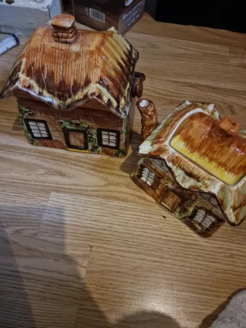 Ye Old Cottage Collectable Teapot And Biscuit Pot Set