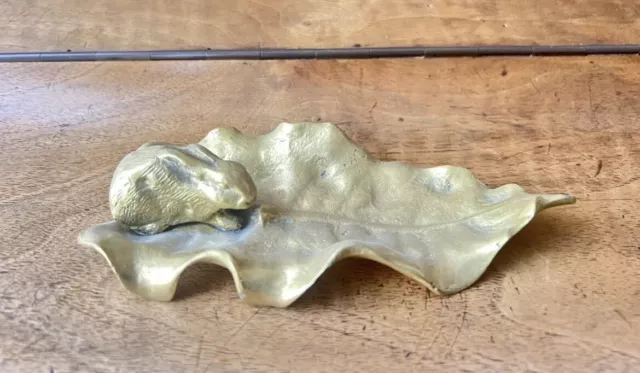 Ancien VIDE POCHE BRONZE  Dorée ART NOUVEAU Déco Lapin Sur Une Feuille 19eme ?