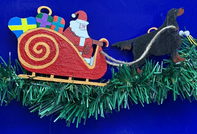 Hanging Christmas Decoration Gordon Setter pulling Santa's Sleigh