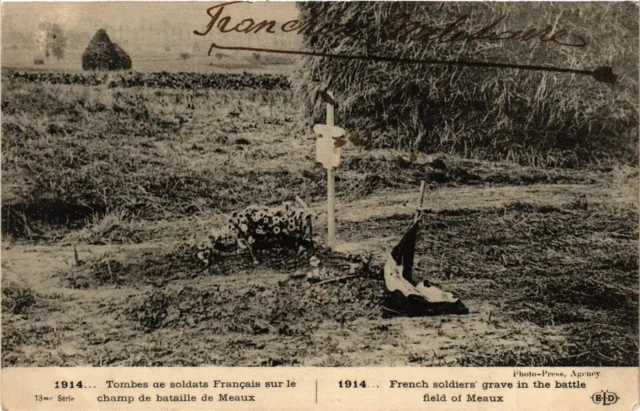 CPA MILITAIRE Tombes de soldats Francais sur le champ de bataille (316423)