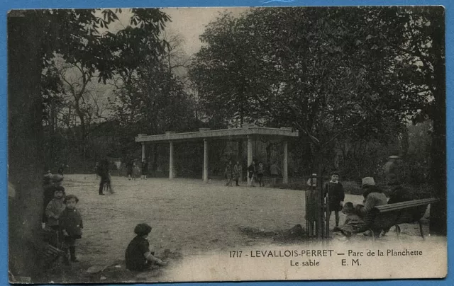 CPA: Levallois-Perret - Parc de la Planchette - Le sable / 1929