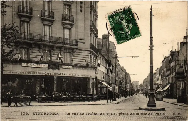 CPA AK VINCENNES La rue de l'Hotel-de-VILLE prise de la rue de Paris (672303)