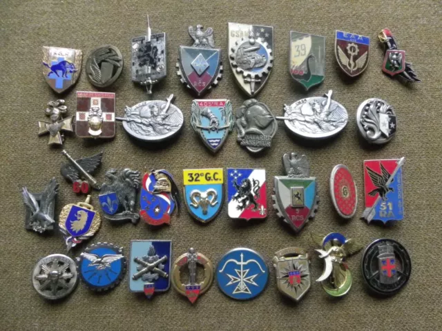 Lot De 33 Insignes Militaires Français - Lot 3