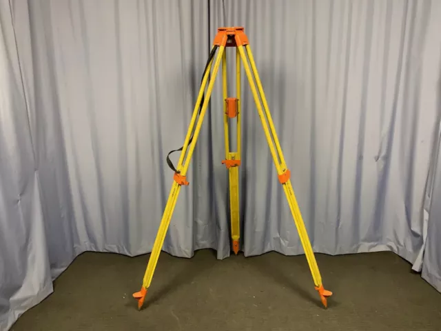 Leica Wild GST20 Wooden Telescopic Surveyors Survey Tripod - Screw Lock Type