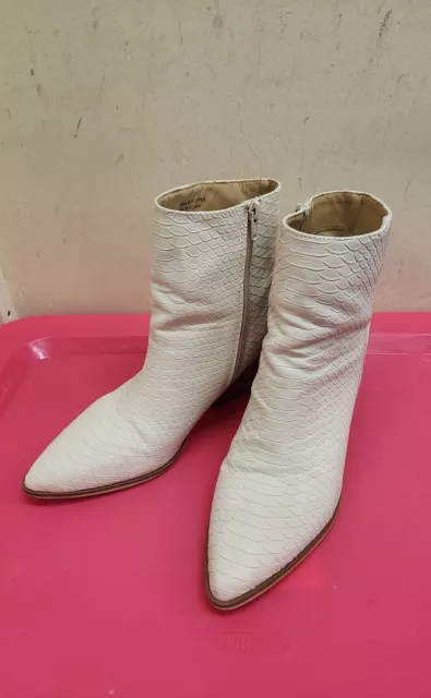 Oasis Society Women's Size 10 White Boots