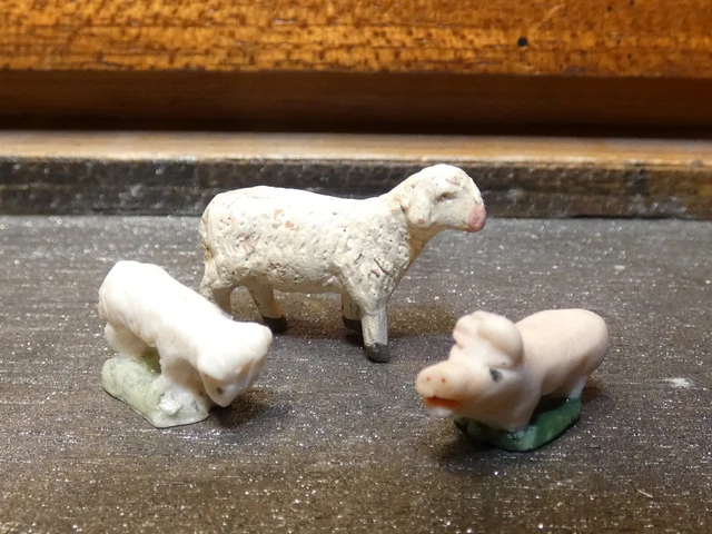 Lot De 34 Figurines Anciennes De Ferme - Basse-cour En Aluminium Polychrome Et Plastique - Occasion