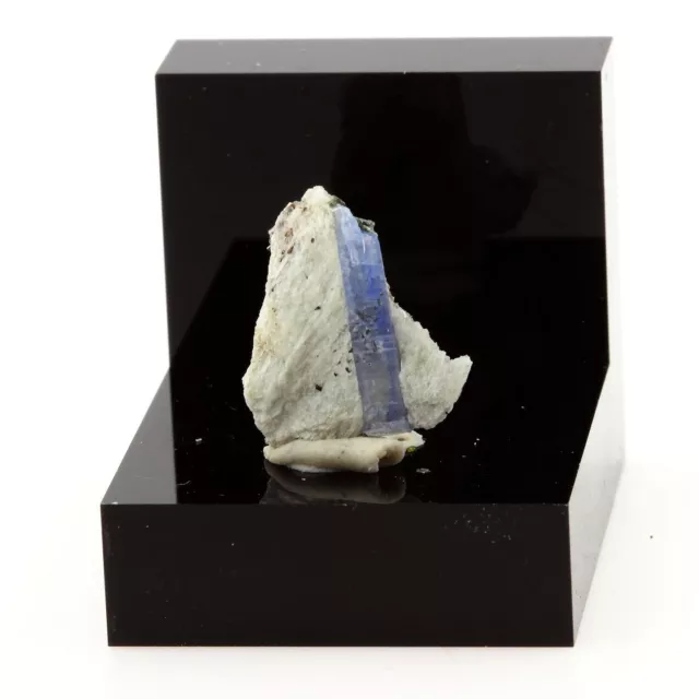 Minéraux collection. Cyanite Disthène. 6.43 ct. Pizzo Forno, Ticino, Suisse.