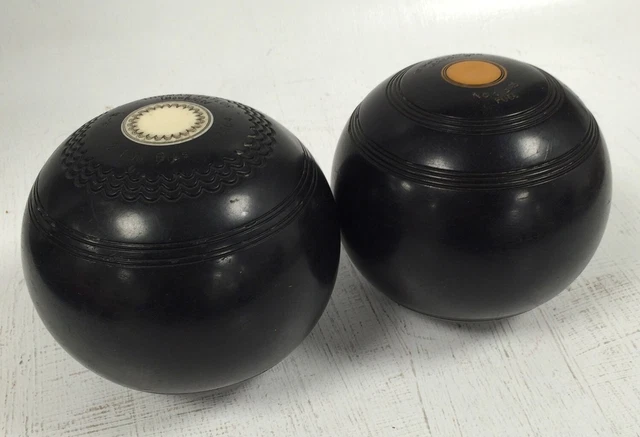 Thomas Taylor Glasgow Triple Crown No.2 Bias Full Lawn Bowls Black x2 L7504 Thomas Taylor Glasgow Triple Crown No.2 Bias Full Lawn Bowls Black x2 L7504