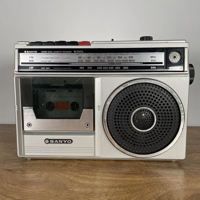 VINTAGE SANYO M2801L Radio Cassette Recorder Portable Stereo 1980s