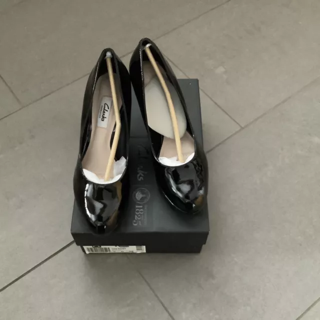 CLARKS KENDRA SIENNA Nude Patent Leather Court Shoes Uk 8D New